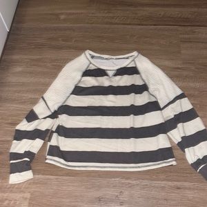 Light fall sweater. Good condition. Worn a few times.